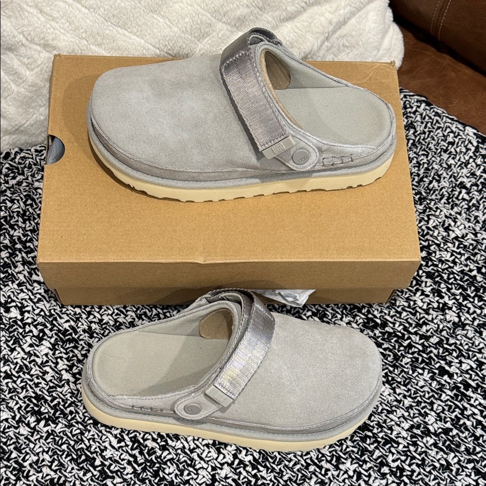 UGG Goldenstar Clog Women’s 7.5 Gray Suede Adjustable Strap New in Box - Picture 2 of 11